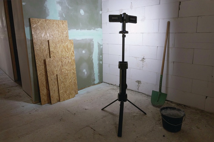 4000902127 - Detailbild2_LED-Strahler Tripod Twin Head 72 W 11500 lm Li-Ion 4000 mAh 14,8V IPX4 ANSMANN
