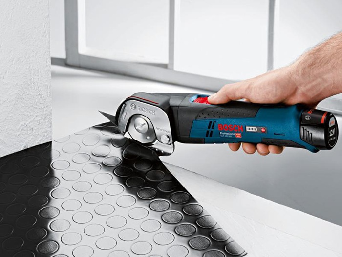 4681102271 - Detailbild_Akku-Universalschere GUS 12 V-300 Prof.12V 700min-¹ BOSCH