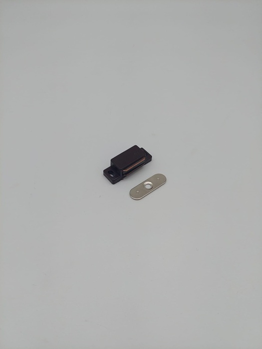 3000271733 - Detailbild_Magnetschnäpper Ku.braun 2kg M-Beschläge