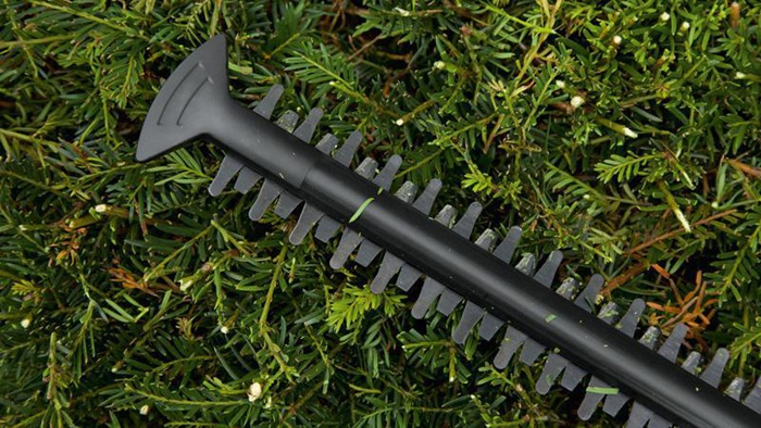 8000771486 - Detailbild_Heckenschere EasyHedgeCut 45 Leistung 420W Messer-L.45cm m.Messerabdeckung BOSCH