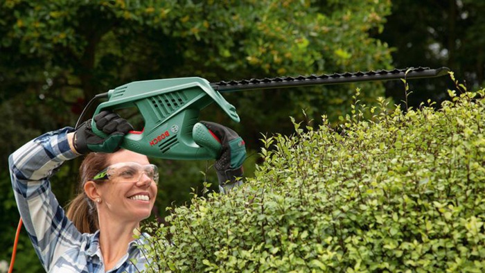 8000771487 - Detailbild_Heckenschere EasyHedgeCut 55 Leistung 450W Messer-L.55cm m.Messerabdeckung BOSCH