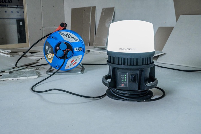 8002643423 - Detailbild_Hybrid-LED-Baustrahler 12050 MH 100 W 12000 lm 5m Gummi-Neopren