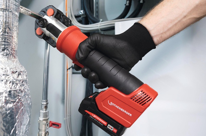 8002981440 - Detailbild_Hybrid-Pressmaschine ROMAX NANO iJaw u.32 kN 0-108mm Grundg.
