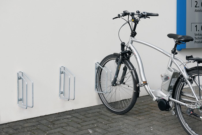9000489040 - Detailbild_Fahrradklemmbügel 90Grad verz.Anz.Radstände 1 f.Wandbef.WSM