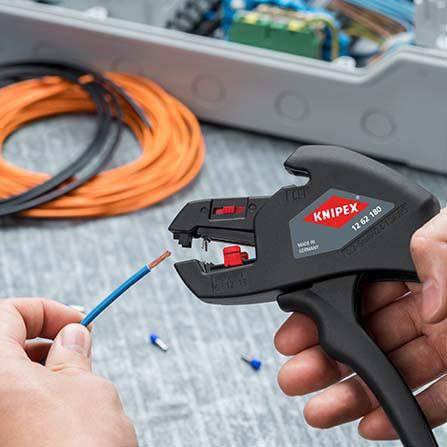 4000810422 - Detailbild_Automatikabisolierzange L.180mm 0,2-6 (AWG 24-10) mm² KNIPEX